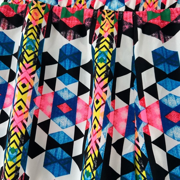 NWT Forever 21 shorts. Size large. Gorgeous patterned shorts ! - Picture 3 of 12